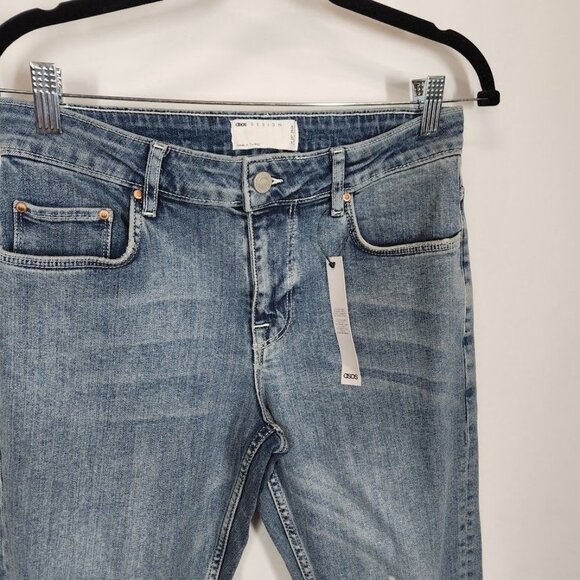 NWT ASOS DESIGN stretch slim jeans‎ in mid wash blue with rips Size 29x30 - Picture 2 of 7